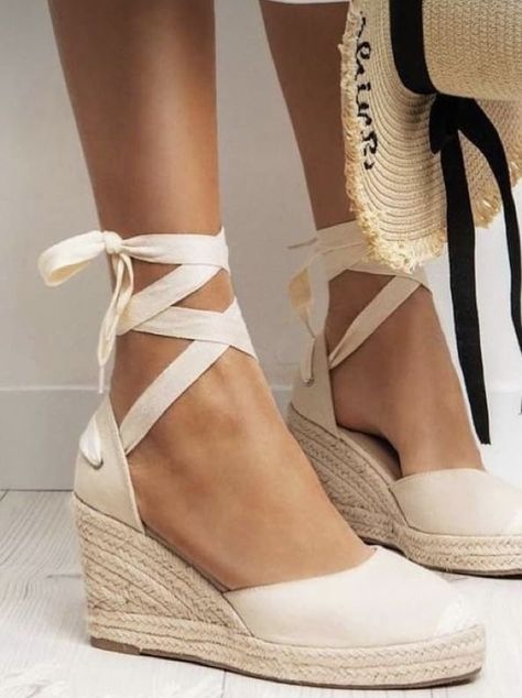 Closed Toe Summer Shoes, Womens Espadrilles Wedges, Summer Footwear, Fashion Shoes Heels, Leg Straps, Lace Up Espadrilles, Casual Chique, Closed Toe Sandals, Women's Espadrilles