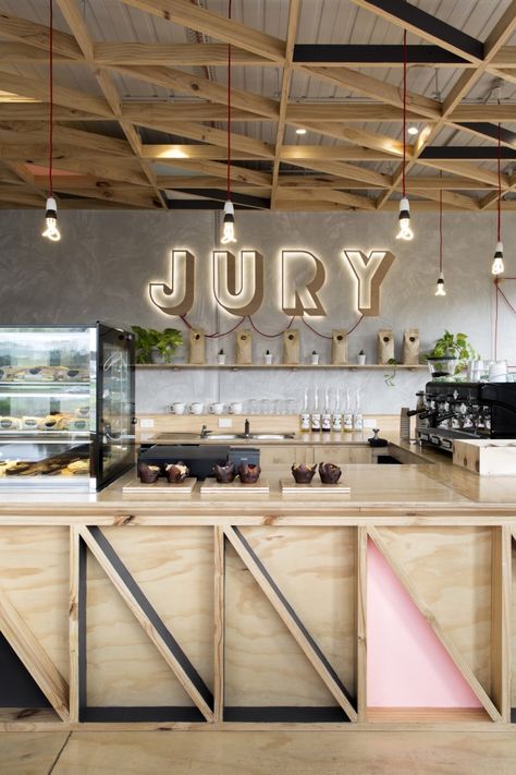 Jury+/+Biasol:+Design+Studio Yoga Studio Design Ideas, Yoga Studio Design, Modern Restaurant, Coffee Shop Design, Retail Interior, Cafe Shop, Hospitality Design, Bar Restaurant, Shop Interior