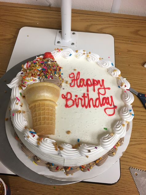 Dairy Queen Cake Ideas, Queen Cake Ideas, Ice Cream Cake Design, Cream Cake Design, Dq Ice Cream Cake, Dq Ice Cream, Dairy Queen Ice Cream, Dairy Queen Cake, Dairy Queen Ice Cream Cake