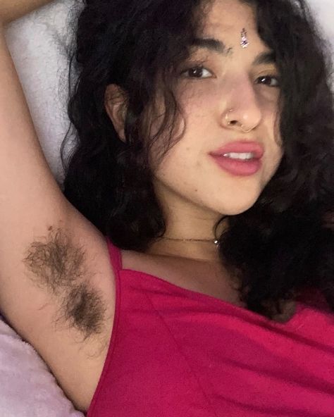 Women Are Fighting Against The Stigma Of Body Hair By Sharing 'Armpit Hair Selfies' Thanksgiving Hairstyles, Dark Beauty Photography, Red Hair Woman, Fitness Inspiration Body, Body Picture, Natural Women, Women Humor, Dark Beauty, Body Hair