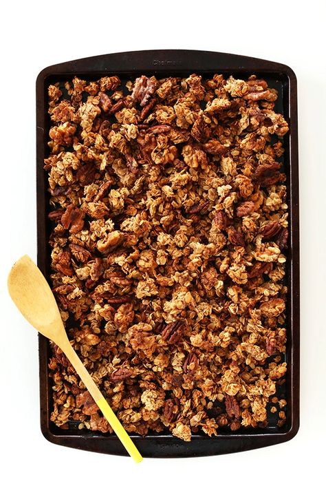 Minimalist Baker Granola, Granola Ideas, Banana Bread Granola, Granola Coconut, Banana Granola, Protein Granola, Vegan Granola, Minimalist Baker, Vegan Banana Bread