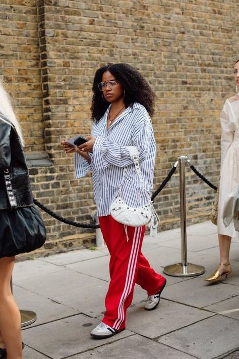 Spring Fashion Trends, Spring Fashion, A Woman, Street Style, London, Pants, Red, Fashion Trends, Trousers