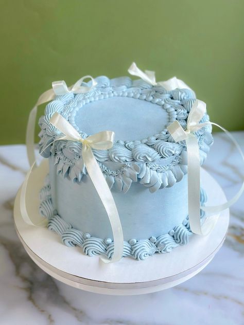 Pretty Blue Birthday Cakes, Light Blue Vintage Cake, Blue Bow Cake, Blue Cakes For Girls Birthday, Blue And White Cake Design, Baby Blue Birthday Cake, Blue Cake Aesthetic, Light Blue Birthday Cake, Blue Cake Designs Birthday