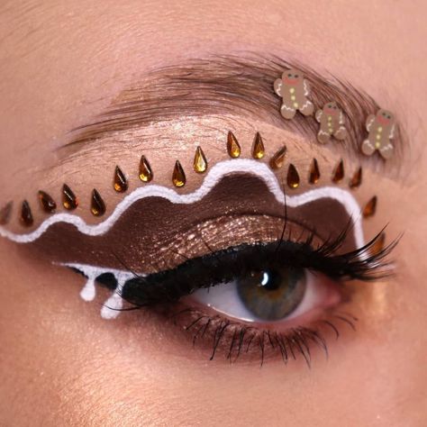 Gingerbread Eye Makeup, Gingerbread Makeup Look, Gingerbread Man Makeup, Gingerbread Makeup, Cookie Makeup, Gingerbread Man Shrek, December Makeup, Face Chains, Halloween Gingerbread