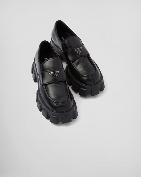 Manifestation 2023, Prada Monolith, Black Loafers Men, Leather Apron, Mens Fashion Streetwear, Fashion Aesthetics, Miuccia Prada, Prada Leather, Black Loafers