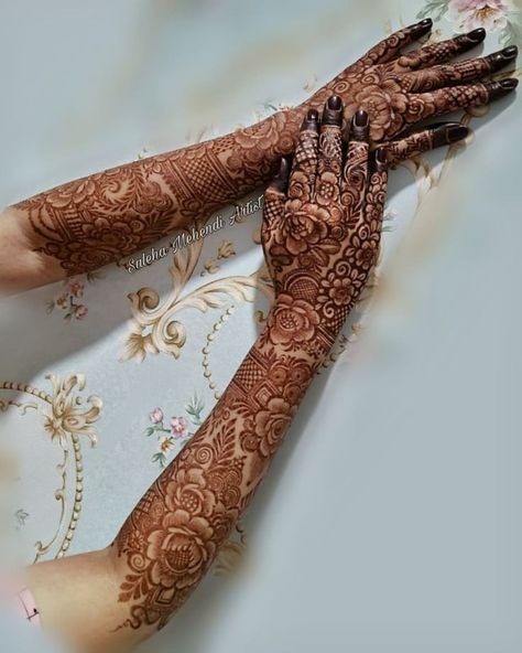 Mehndi on hands for brides Mehndi Designs New, Back Side Mehndi Design, Side Mehndi Design, Back Side Mehndi, Best Mehndi Design, Kashee's Mehndi Designs, Khafif Mehndi Design, Circle Mehndi, Legs Mehndi Design