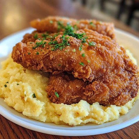 Fried Chicken With Mashed Potatoes, Chicken Mash, Chicken With Mashed Potatoes, Healthy Bowls Recipes, With Mashed Potatoes, Dried Thyme, Healthy Lifestyle Food, Russet Potatoes, Fresh Chives