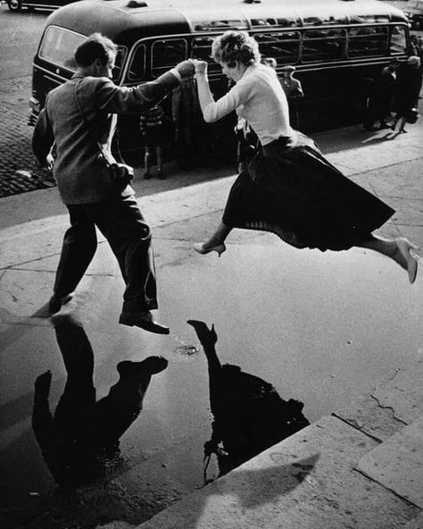 Louis Faurer, Funny Vintage Photos, Saul Leiter, Robert Doisneau, Fotografi Vintage, Henri Cartier Bresson, Alberto Giacometti, Street Photographers, Street Dance