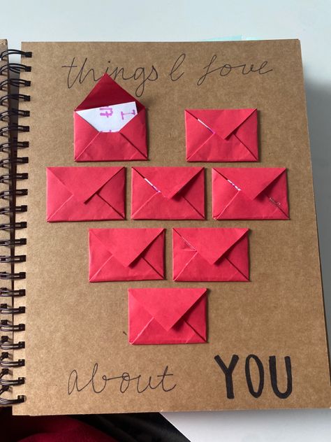 Cute Book Ideas For Boyfriend, Diy Book Ideas For Boyfriend, Diy Bf Gifts Paper, Diy Crafts For Bf Gifts For Him, Cute Memories Ideas, Boyfriend Card Ideas Christmas, Boyfriend Birthday Craft Ideas, Craft Book Ideas For Boyfriend, Cute Anniversary Scrapbook Ideas