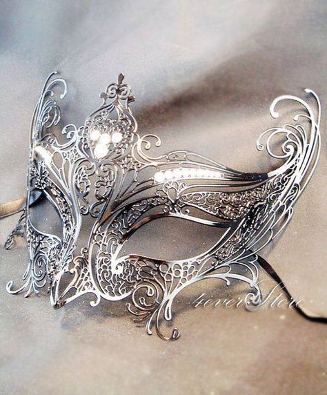 What a beautiful mask is it!!👌 Venetian Masquerade Masks, Silver Mask, Venetian Masquerade, Venetian Masks, Masks Masquerade, Masquerade Party, Beautiful Mask, Masquerade Mask, Masquerade Ball