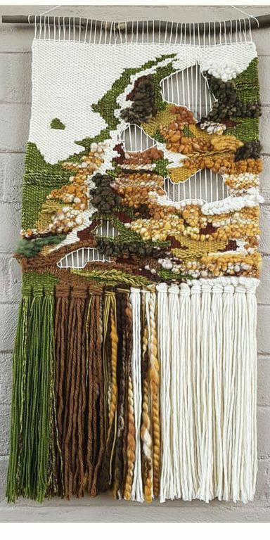 Woven Wall Tapestry, Tapestry Weaving Art, Tapestry Weaving Ideas Inspiration, Moss Weaving, Tapestry Weaving Ideas, Weaving Projects Ideas, Weaving Artists, Wild Weaving, Weaving Nature