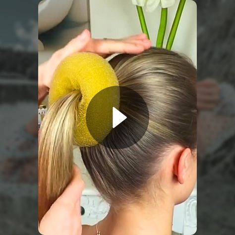 Astuces pour faire des chignons ! - coiffure | Snapchat Half Bun Hairstyle, Bun Making, Half Bun Hairstyles, High Bun Hairstyles, Half Bun, Hoco Hair Ideas Straight, Hoco Hair Ideas Curls, Bridesmaid Hair Long, Hoco Hair Ideas Ponytail