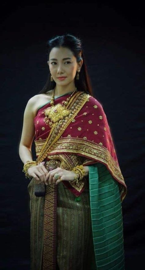 East Indian Clothing, Thai Traditional Clothing, Thai National Costume, Thailand Dress, Thai Silk Dresses, Cambodian Wedding, South East Asian, Thai Wedding Dress, Thai Fashion