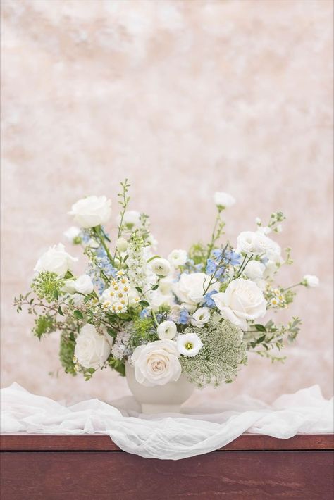 Blue Flower Centerpieces, Blue Flower Arrangements, White Wedding Centerpieces, White Floral Centerpieces, White Floral Arrangements, Blue White Weddings, Blue Centerpieces, Hydrangeas Wedding, White And Blue Flowers