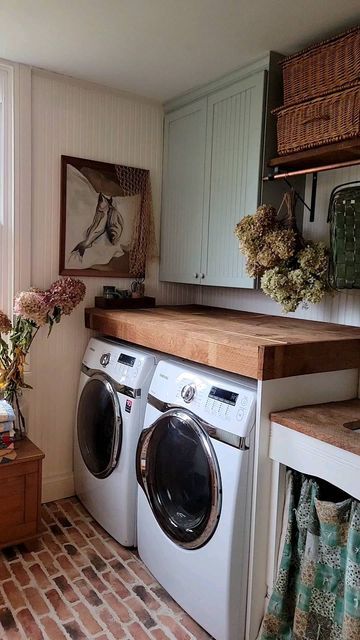 Renae Huffaker on Instagram: ""There is no substitute for hard work" Thomas Edison. Goals and dreams come true with a bit of luck and a lot of work. Let's roll up our sleeves and get to it. ❤️💪 #HoningHuffAcres" Thrifted House Aesthetic, Cottage Core Laundry Room, Cute Laundry Room Ideas, Old Southern Homes Interior, Cabin Laundry Room, Southern House Decor, Laundry Room Vintage, Hype Beast Bedroom, Whimsy Goth Bedroom