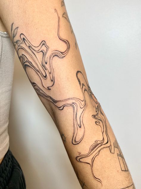 A tattoo i did not too long ago! Check out more on my instagram @createdbydig 🤍 Sleeve Tattoos Waves, Arm Wave Tattoo, Wave Tattoo Back, Wrap Around The Arm Tattoo, Back To Arm Tattoo, Ceramic Tattoo Design, Curvy Lines Tattoo, Water Effect Tattoo, Large Line Work Tattoo