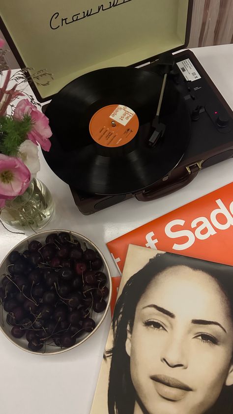 Sade Adu Girl Aesthetic, Sade Vibes Aesthetic, Rnb Girl Aesthetic, Sade Style Aesthetic, Sade Aesthetic Room, Good Music Aesthetic, Sade Wallpapers, Sade Adu Aesthetic, Sade Girl Aesthetic