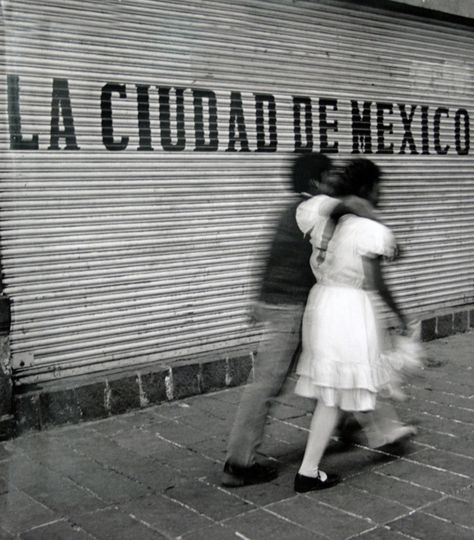 Mexico City street scene. Chicano Love, Nostalgic Pictures, Marco Antonio, Retro Photo, Dark Room, Perfect World, City Aesthetic, Street Scenes, Mexico City