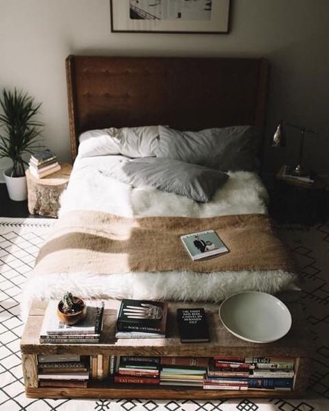 I love the bookcase at the end of the bed!! My New Room, Cozy Bedroom, Apartment Therapy, Home Fashion, Apartment Living, New Room, 인테리어 디자인, Design Interior, Bedroom Inspirations