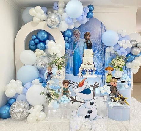 Frozen 3rd Birthday, Frozen Birthday Party Cake, Cake Backdrops, Frozen Decorations, Frozen Theme Cake, Frozen Bday Party, Frozen Party Decorations, Disney Frozen Birthday Party, 1st Birthday Girl Decorations