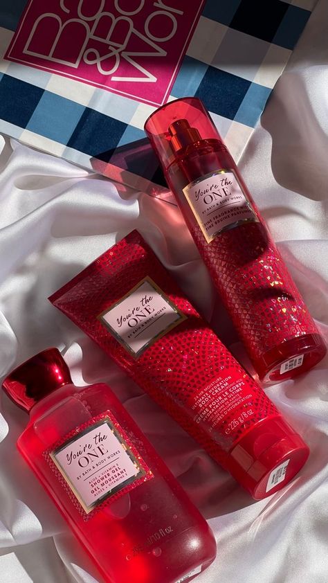 Best Body Mist From Bath And Body Works, Bath And Body Works Your The One, Lotions Bath And Body Works, Bath An Body Works, Best Bath And Body Works Lotion, Bath Body Works Perfume Best, Best Smelling Bath And Body Works, Bath And Body Works Lotion Aesthetic, Body Bath Works