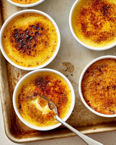 Egg Yolk Recipes, Romantic Desserts, Creme Brulee Recipe, Brulee Recipe, Creme Brûlée, Dessert Simple, Dessert For Two, Easy Oven, Egg Yolks