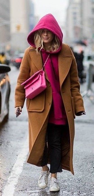 How to Wear a Hot Pink Hoodie For Women (10 looks & outfits) | Women's Fashion | Lookastic.com Rihanna Street Style, Camel Coat Outfit, European Street Style, Camel Coat Street Style, Nyc Street Style, Street Style Winter, Camel Coat, Brown Coat, Pinterest Fashion