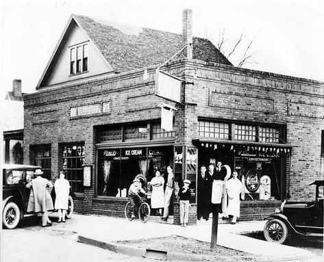 11 Decatur institutions you'll never see again | Local | herald-review.com Decatur Illinois, Ernie Banks, Orlando Hotel, Chuck Wagon, Memorial Hospital, Photo Blue, History Photos, Sports Bar, Historic Buildings