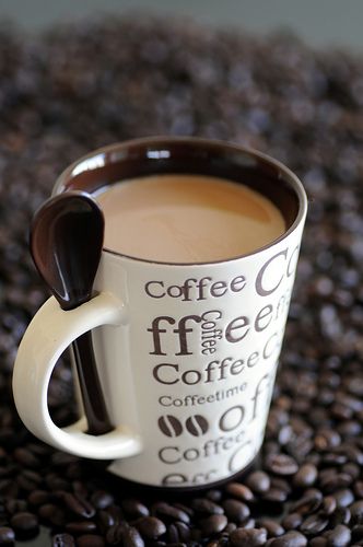 Coffee With Cream, Mug Of Coffee, Cute Coffee Cups, Coffee Mix, Coffee Obsession, Spoon Holder, Morning Beautiful, Coffee Spoon, A Cup Of Coffee