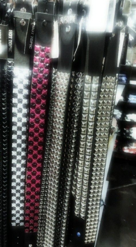 Emo Studded Belt, White Studded Belt Outfit, Studded Belt Aesthetic, Grunge Belt Outfit, Emo Belt Outfit, Studded Belt Outfit Y2k, Emo Accessories 2000s, Studded Belt Outfit Emo, Emo Items