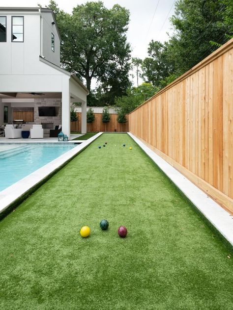 Family-Friendly Backyard With Turfed Bocce Ball Area Home Bocce Ball Court, Bacci Ball Court, Golf Course Homes Backyards, Mini Golf Backyard Ideas, Backyard Soccer Field Ideas, Bocce Ball Court Backyard Diy, Patio With Turf, Backyard Game Area, Cornhole Area In Backyard