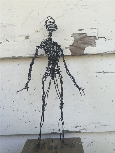 Wire sculpture human figure. Human Body Wire Armature, Wire Sculpture Human Form, Wire Figures Human, Sculpture Art Wire, Wire People Sculpture, Wire Sculpture Person, Wire Sculpture Human, Human Figure Sculpture Wire Art, Wire Body Sculpture