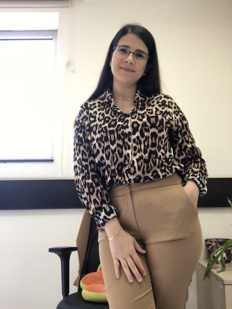 Tiger Print Top Design, Tiger Print Shirt Women Outfit, Tiger Blouse Outfit, Tiger Shirt Outfit, Print Blouse Outfit, Satin Shirts For Women, Printed Top Outfit, Printed Shirt Outfit, Tiger Print Dress