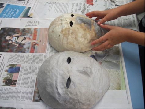 How To Make A Paper Mache Mask- Great Family Craft Project - Bond With Karla Paper Mache Heads, Paper Mache Balloon, Diy Paper Mache, Paper Mache Head, Paper Mache Projects, Paper Mache Mask, Making Paper Mache, Paper Balloon, Mascaras Halloween