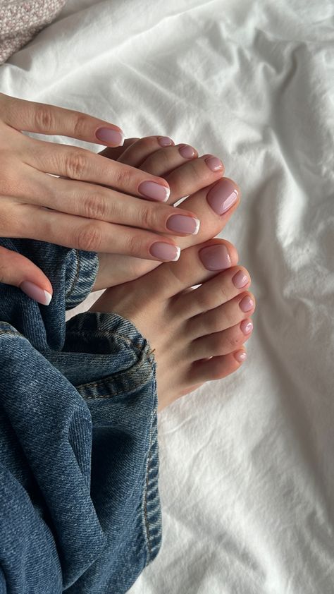 Pedicure Services, Pedicure And Manicure, Hands Aesthetic, Wow Nails, Romantic Nails, Subtle Nails, Pedicure Manicure, Casual Nails, Pretty Gel Nails