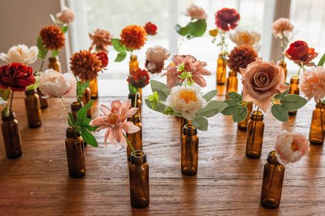 Mixed silk flowers for bud vase centrepiece / fall wedding / wedding table decor / Artificial Floral  🧡Simple way to decor your wedding venue in budget with the fall rust orange earthy tone mixed silk flowers. Gather some small bud vase and place a steam per bottle to achieve this chic elegant look. 🚫Kindly understand that the bulk order discount does not apply to this listing. Thank you 🚫Vase does not included. 🔗Click link for matching bouquet:  https://www.etsy.com/hk-en/listing/1099642099 Wedding Table Florals Simple, Bud Vases For Wedding Tables, Fall Wedding Bud Vases Centerpiece, Amber Bud Vase Centerpiece, Simple Autumn Centerpieces, Fall Table Flowers, Terracotta Wedding Bud Vases, Fall Flower Vase Ideas, Low Budget Wedding Centerpieces