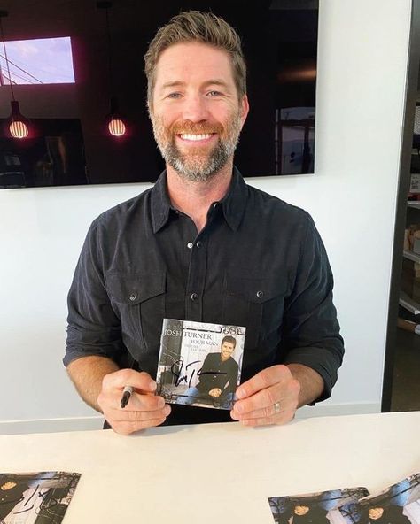 Your Man Josh Turner Video, Josh Turner Selfie, Keanu Reeves Family, Josh Turner, Best Country Singers, Johnny Depp Movies, Patrick Dempsey, New Photo Download, Dark Pictures