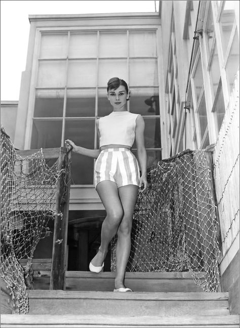 Audrey Hepburn on vacation at her rented beach house in Ma… | Flickr Audrey Hepburn Outfit, Illustration Model, Audrey Hepburn Photos, Audrey Hepburn Style, Decor Photography, Hepburn Style, Look Retro, 1950s Style, British Actresses