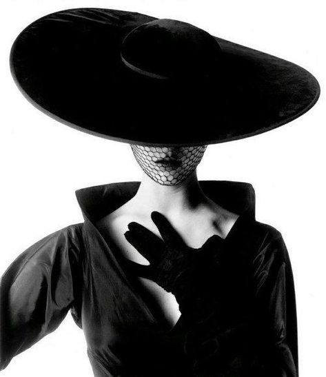 old vogue portrait of jean patchett by irving penn Fashion Fotografie, Model Jeans, Irving Penn, Rebecca Ferguson, Cecil Beaton, Richard Avedon, Vintage Fashion Photography, Foto Poses, Wearing A Hat