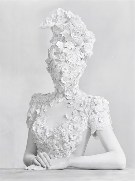 Kiki Xue Dress Fashion Photography, Fashion Installation, Images Esthétiques, Art Series, Shades Of White, White Photo, White Wallpaper, White Aesthetic, White Art