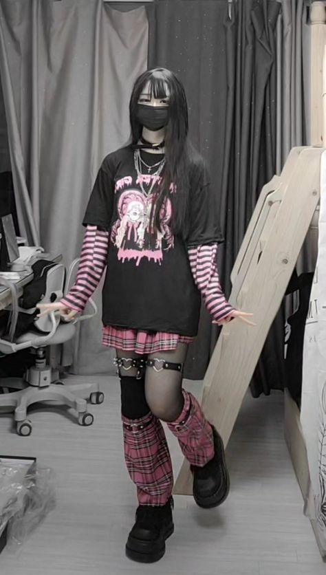 Emo Core Aesthetic Outfits, Harajuku Goth Outfit Ideas, Emo Pastel Outfits, 2020 Style Alt, Edgy Kawaii Outfits, Pastel Gothic Aesthetic Outfit, Alt Style Clothing, Alt Core Outfits, Pink Goth Outfits Pastel Grunge