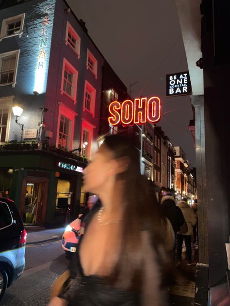 London Nights Out Aesthetic, London Aesthetic Lifestyle, Soho Photo Ideas, London Night Life Aesthetic, Dream Life London, London Aesthetic Picture Ideas, Soho London Nightlife, London Photoshoot Aesthetic, London Night Out Aesthetic