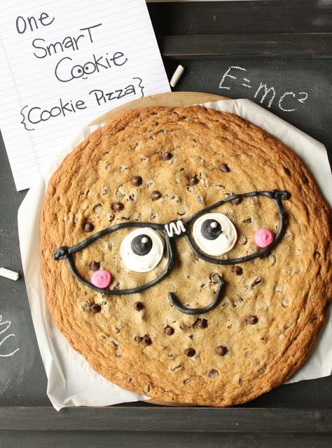 Back To School Party Ideas, Teacher Cookies, School Cupcakes, School Party Ideas, Sweet Pizza, Summer Favors, School Cake, Cookie Cakes, Cookie Pizza