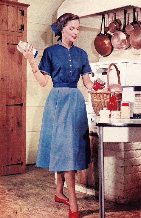 1953 1940s Housewife Fashion, 1940 Housewife, 50s Housewife Aesthetic, 1950s Housewife Fashion, 1940s Housewife, Housewife Outfit, 50s Housewife, Housewife Dress, 1950s Housewife