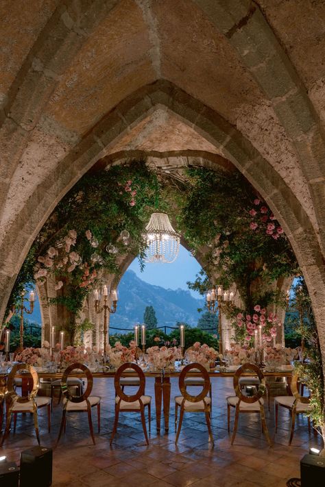 Breathtaking Wedding Venues, Wedding Locations Abroad, Garden Villa Wedding, Italian Wedding Amalfi Coast, Wedding Venues Water, Beautiful Wedding Locations, Old Italy Wedding, Wedding Venues In Europe, Elopement Venue Ideas