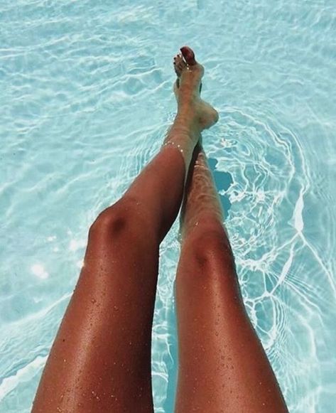 Maintain Your Summer Tan All Season Long With These 10 Tips - Society19 Tanning Goals, Outdoor Pics, Tan Legs, Perfect Tan, Super Dark, Summer Tanning, Relax Spa, Wallpaper Tumblr, Summer Goals