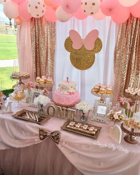 First Birthday Party Minnie Mouse, Mini Mouse 1st Birthday Decorations, Minnie Mouse Birthday Dessert Table, Minnie Mouse Tables, Boho Minnie Mouse Party Outfit, Minnie Mouse Birthday Party Table Decor, Minnie Mouse Outside Party Ideas, Minnie Mouse Princess Party, Minnie Mouse Birthday Pink And Gold