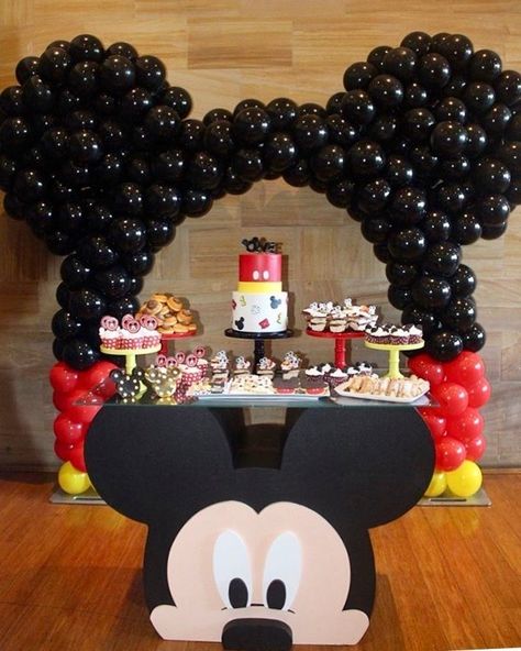 Mickey Mouse balloon arch @sweetheavenlyeventshire Yellow Balloon Garland, Γενέθλια Mickey Mouse, Mickey Mouse Party Decorations, Mickey Mouse Birthday Decorations, Mickey First Birthday, Mickey 1st Birthdays, Decor Balloons, Mickey Mouse Themed Birthday Party, Fiesta Mickey Mouse