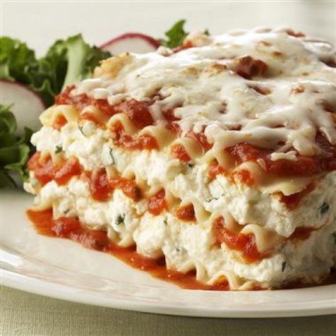 Cheese Lasagna Recipe, Meaty Lasagna, Lasagna Recipe With Ricotta, Easy Lasagna Recipe, Cheese Lasagna, Classic Lasagna, Lasagna Recipe, Ravioli, Ricotta