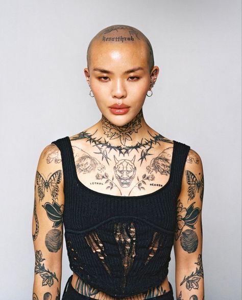 Mei Pang Tattoo, Symmetrical Tattoos, Mei Pang, Symmetrical Tattoo, Tattoos Instagram, Tatoo Inspiration, Natural Hair Short Cuts, Tattoo People, Bald Girl